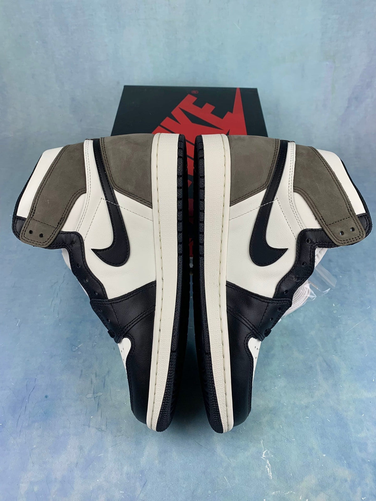 Air Jordan 1 High Dark Mocha 55588-105 Unisex Sneakers